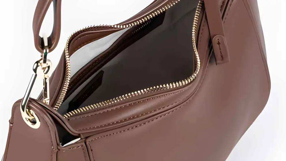 Bolso formato media luna 'King's Road en El Corte Ingl&eacute;s