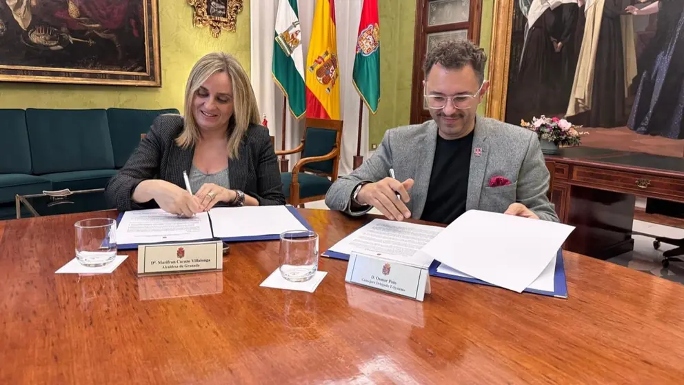 Marifr&aacute;n Carazo, alcaldesa de Granada, durante la firma del acuerdo