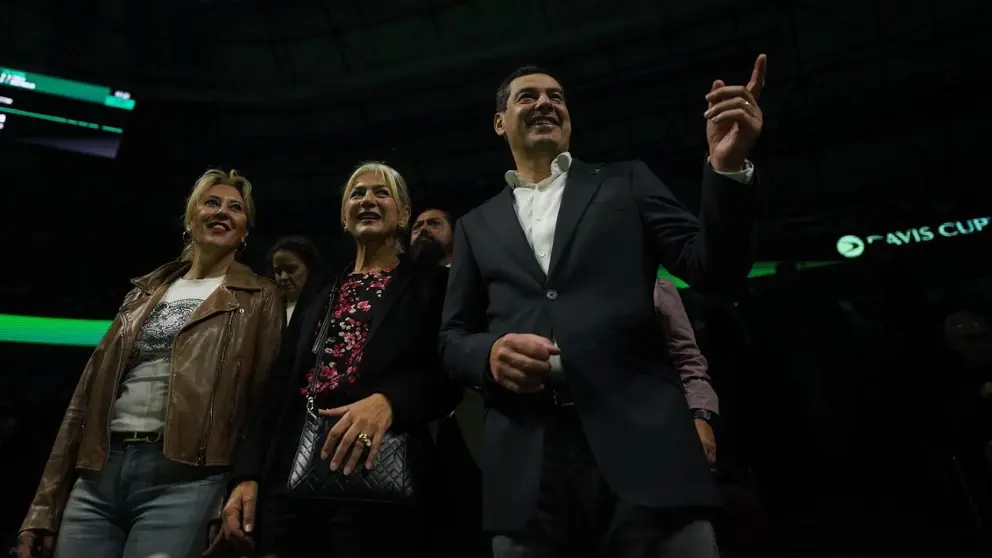 Juanma Moreno disfrutando de la Copa Davis