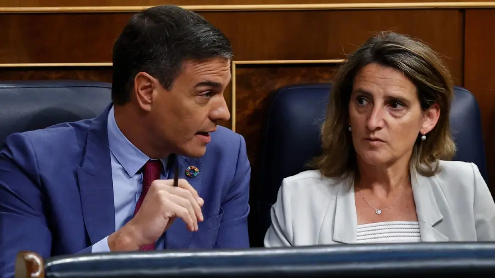 Pedro S&aacute;nchez, junto a la ya exvicepresidenta del Gobierno de Espa&ntilde;a Teresa Ribera