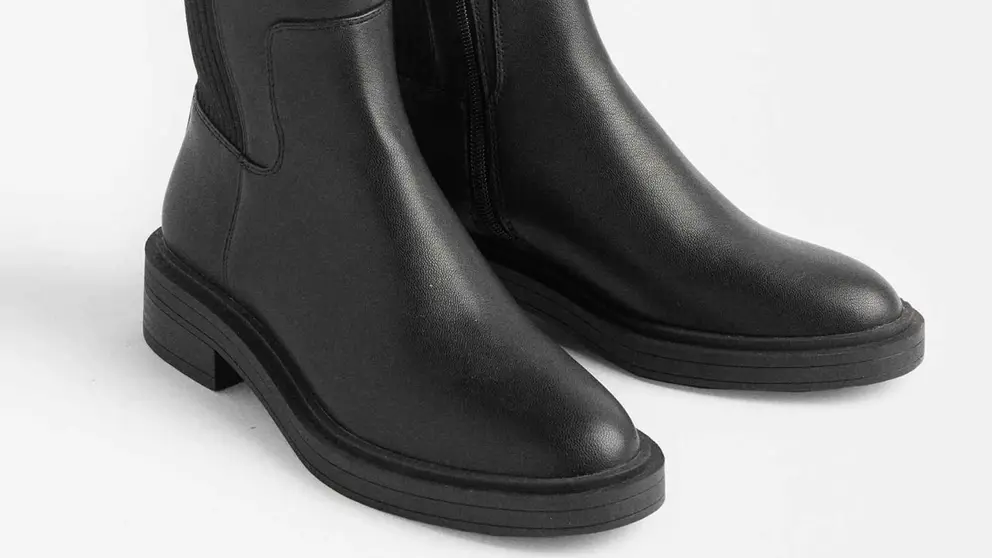 Botas altas con el&aacute;stico posterior y cierre de cremallera de Parfois