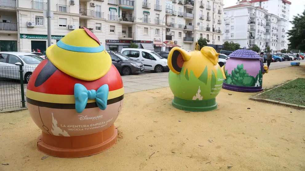 Contenedores de recogida de vidrio tematizados con personajes de Disney en Jerez | Cristo Garc&iacute;a