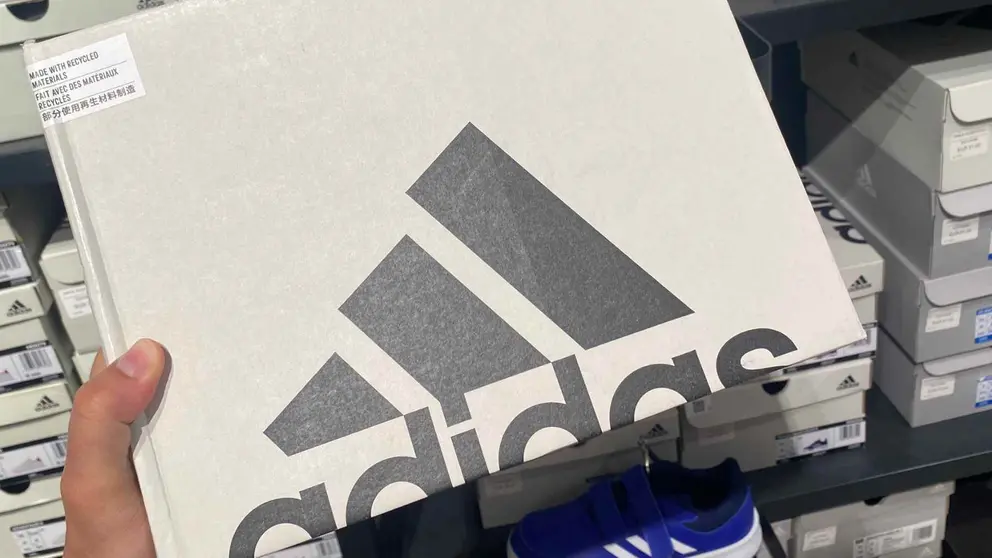 Esta zapatilla Adidas rompe el Black Friday y se queda a un precio m&iacute;nimo