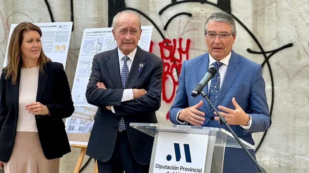 Francisco Salado, presidente de la Diputaci&oacute;n de M&aacute;laga, junto al alcalde Francisco ce la Torre
