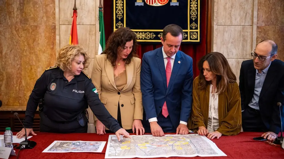 La alcaldesa de Almer&iacute;a Mar&iacute;a del Mar V&aacute;zquez, junto al subdelegado del Gobierno, Jos&eacute; Mar&iacute;a Mart&iacute;n