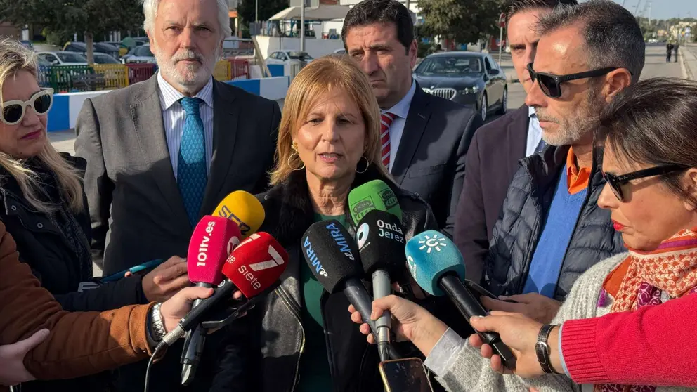 Garc&iacute;a-Pelayo atiende a los medios tras inaugurar la rotonda de la Polic&iacute;a Nacional en Jerez | Rafa Dom&iacute;nguez