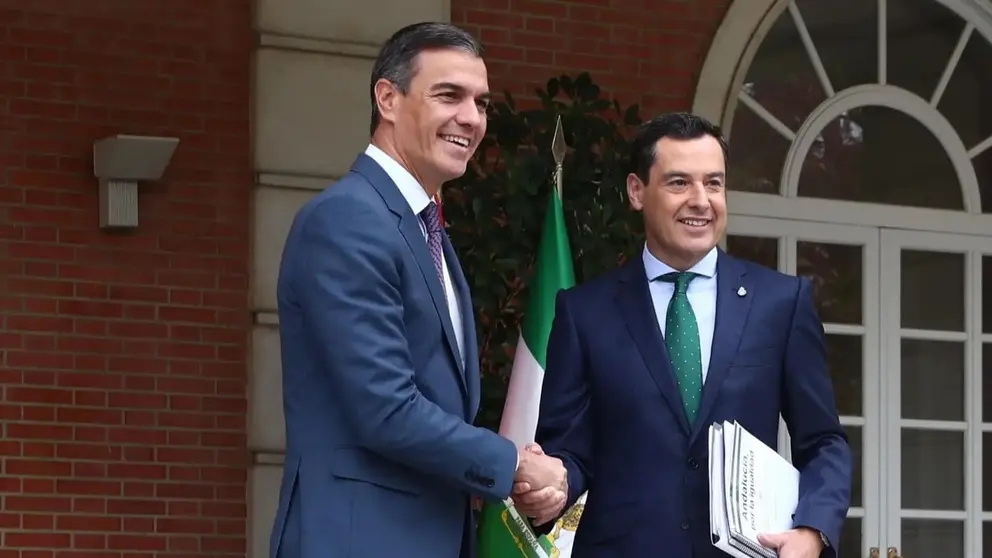 Juanma Moreno, junto a Pedro S&aacute;nchez, en su pasada visita Moncloa