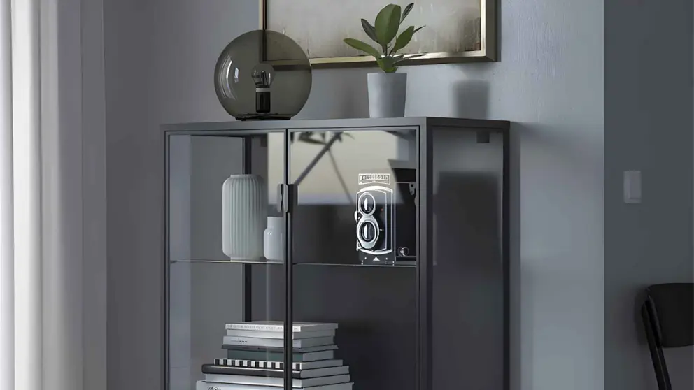 Mueble vitrina de la serie RUDSTA de Ikea
