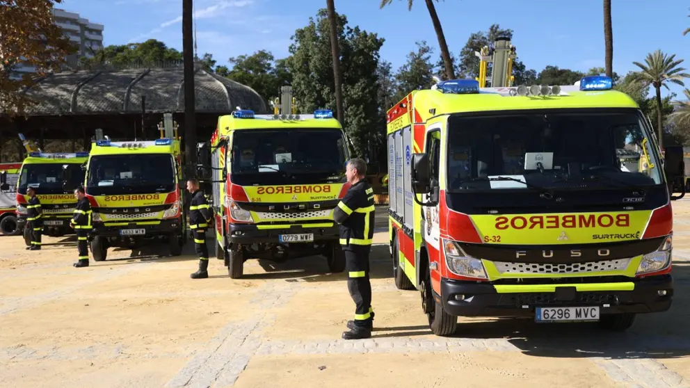 Presentaci&oacute;n de nueve veh&iacute;culos de Bomberos en Jerez | Cristo Garc&iacute;a