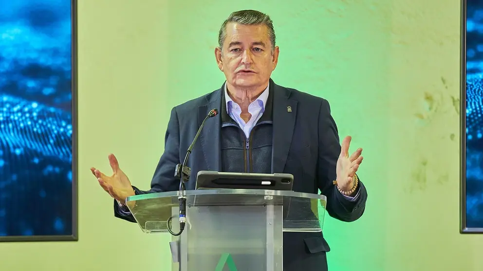 Antonio Sanz, durante su intervenci&oacute;n en Sevilla | Salvador L&oacute;pez Medina