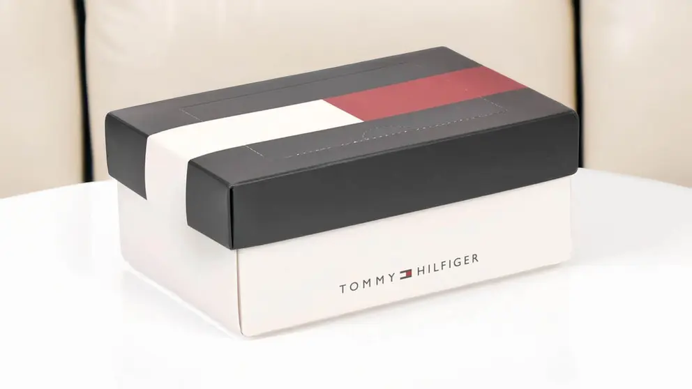 Caja de zapatillas Tommy Hilfiger