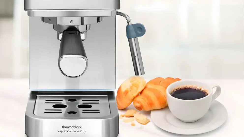 Cafetera espresso Capri de 1350 W Ufesa en Lidl