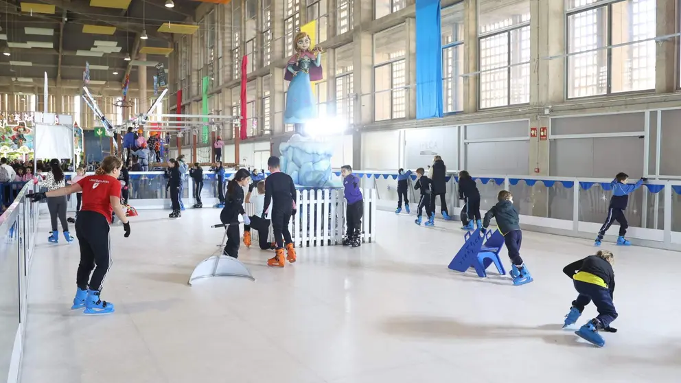 Pista de hielo en Juvelandia 2024 | Cristo Garc&iacute;a