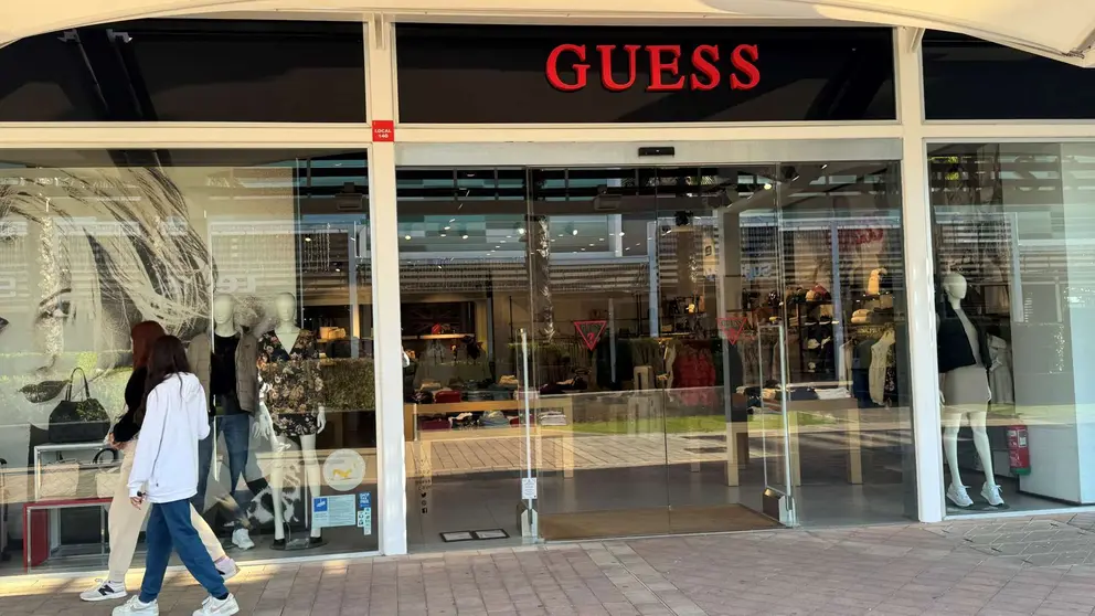 Tienda GUESS en PC Luz Shopping de Jerez - Cristo Garc&iacute;a