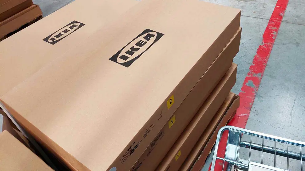 Muebles de IKEA en su almac&eacute;n