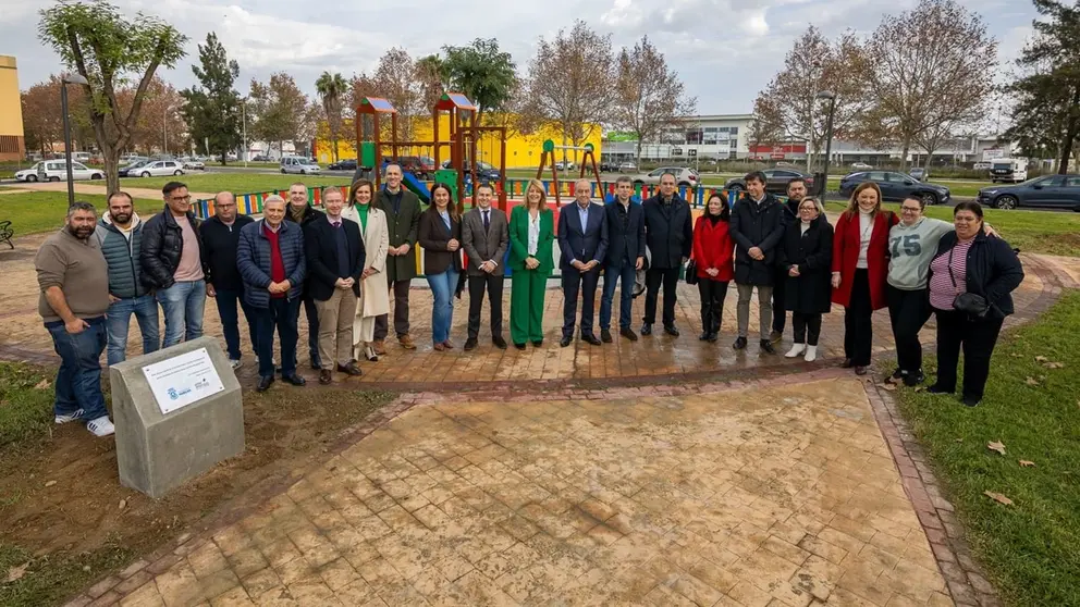 La alcaldesa de Huelva, Pilar Miranda, ha presidido la inauguraci&oacute;n del nuevo parque infantil