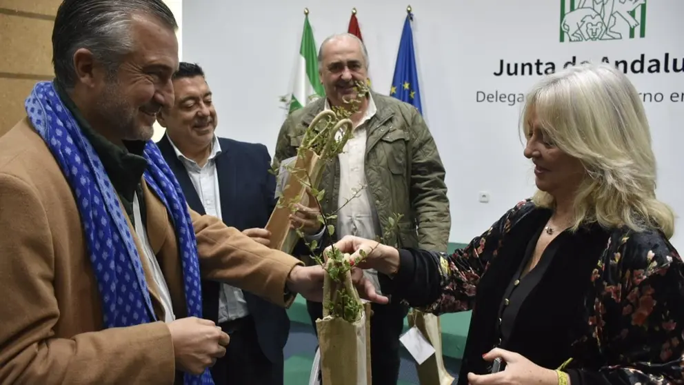 La delegada de la Junta de Andaluc&iacute;a, Mercedes Colombo, ha presidido el desayuno navide&ntilde;o