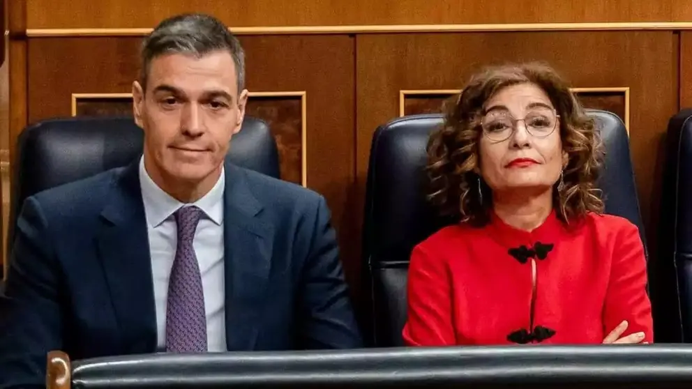 Mar&iacute;a Jes&uacute;s Montero, junto al presidente del Gobierno de Espa&ntilde;a, Pedro S&aacute;nchez