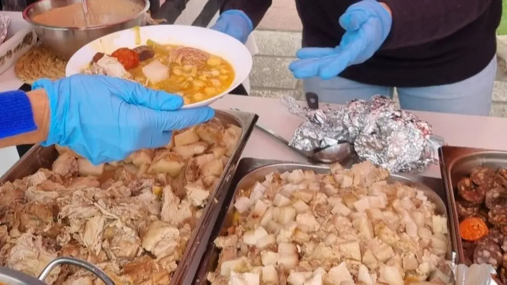 Almuerzo de navidad personas sin hogar Hacedores C&aacute;diz y Cruz Roja