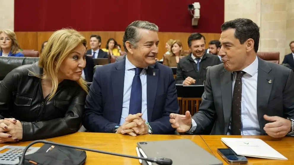 Carolina Espa&ntilde;a, junto a Antonio Sanz y Juanma Moreno