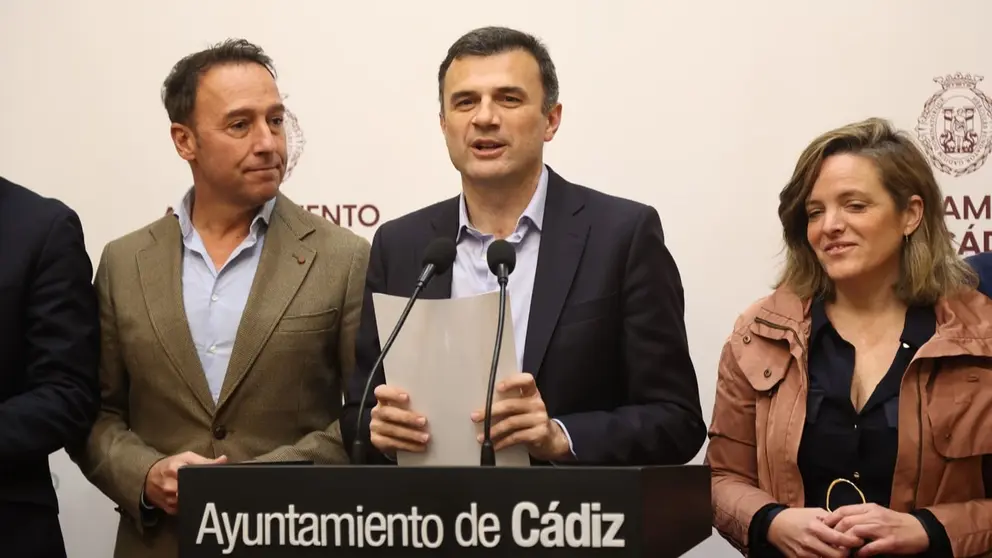 Bruno Garc&iacute;a atiende a los medios tras el desayuno navide&ntilde;o | Cristo Garc&iacute;a