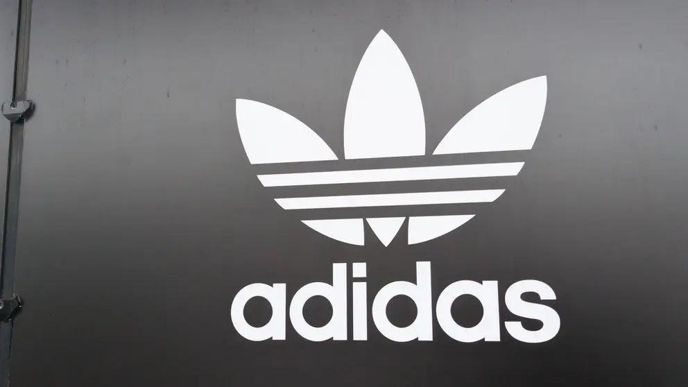 Fachada de tienda Adidas