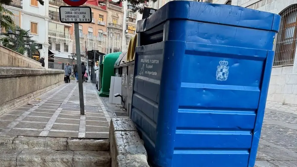Un contenedor de papel y cart&oacute;n en el centro de Ja&eacute;n