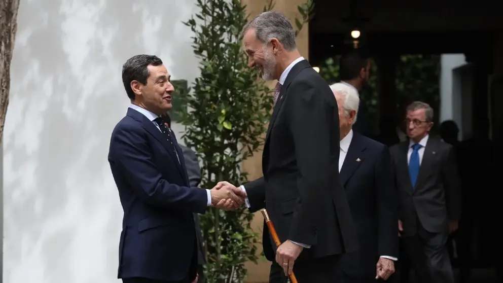 Juanma Moreno y Felipe VI, en un acto en Ronda