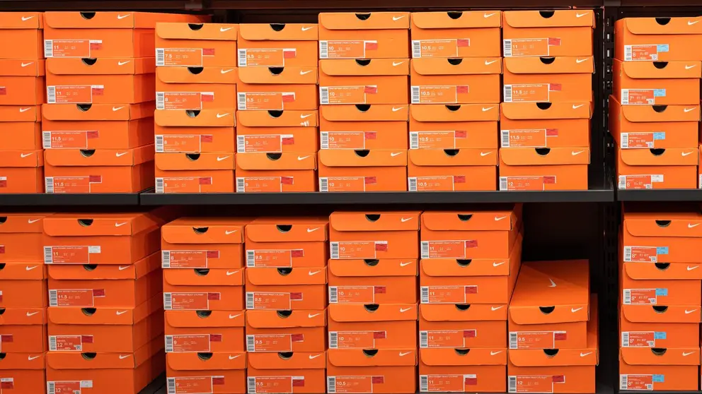 Cajas de zapatillas en tienda NIKE