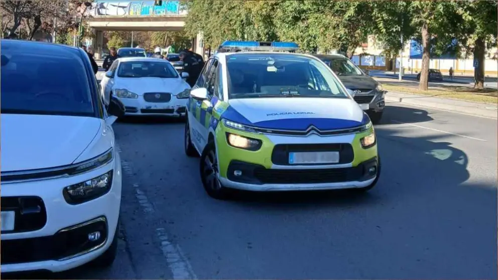 Jaguar intervenido en Jerez en la Avenida de Europa