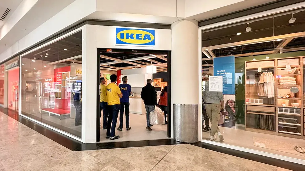 Tienda IKEA en centro comercial