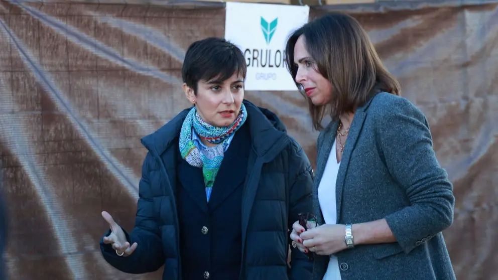 La ministra de Vivienda y Agenda Urbana, Isabel Rodr&iacute;guez, junto a la consejera andaluza, Roc&iacute;o D&iacute;az