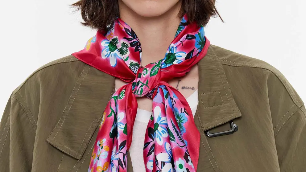 Pa&ntilde;uelo cuadrado con estampado Bimba y Lola en El Corte Ingl&eacute;s