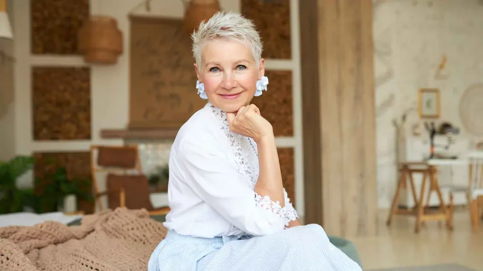 Una mujer con complementos de El Corte Ingl&eacute;s