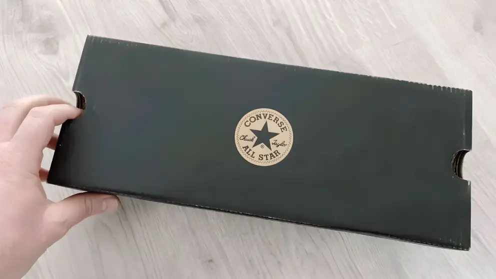Caja de calzado Converse