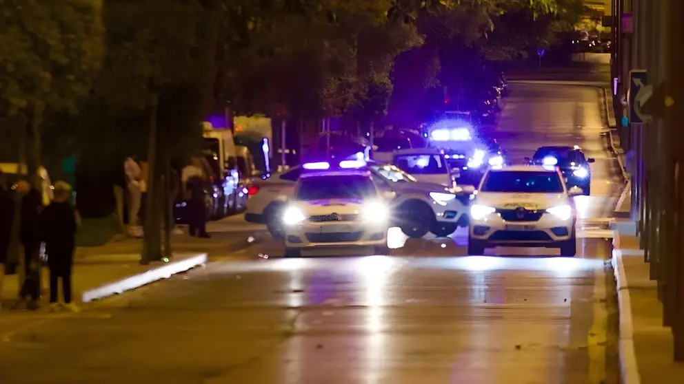 Agentes de la Polic&iacute;a Local en la Avenida Blas Infante
