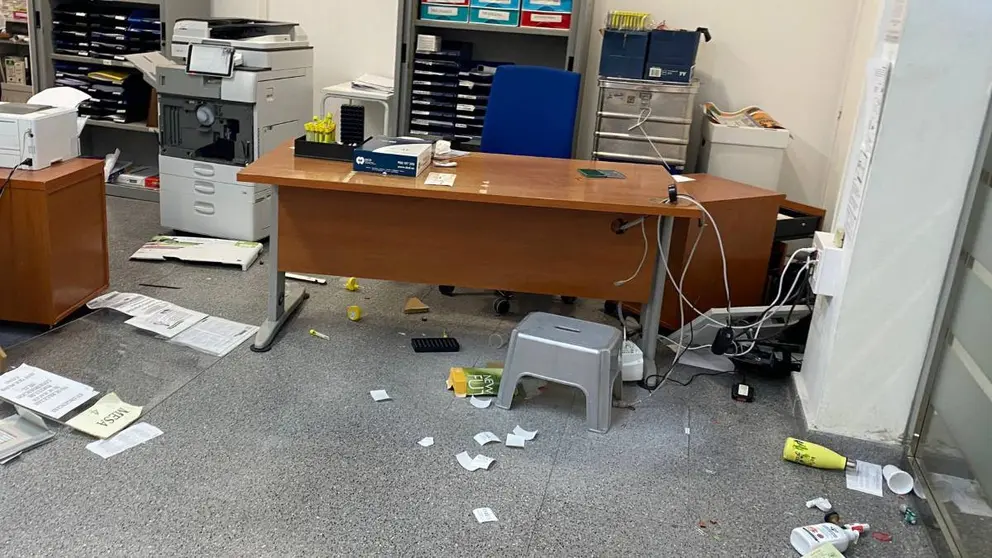 Destrozos en el centro de salud de las Delicias