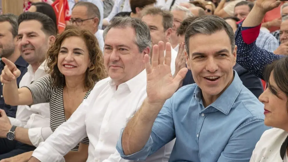 Pedro S&aacute;nchez, junto a Juan Espadas y Mar&iacute;a Jes&uacute;s Montero (1)