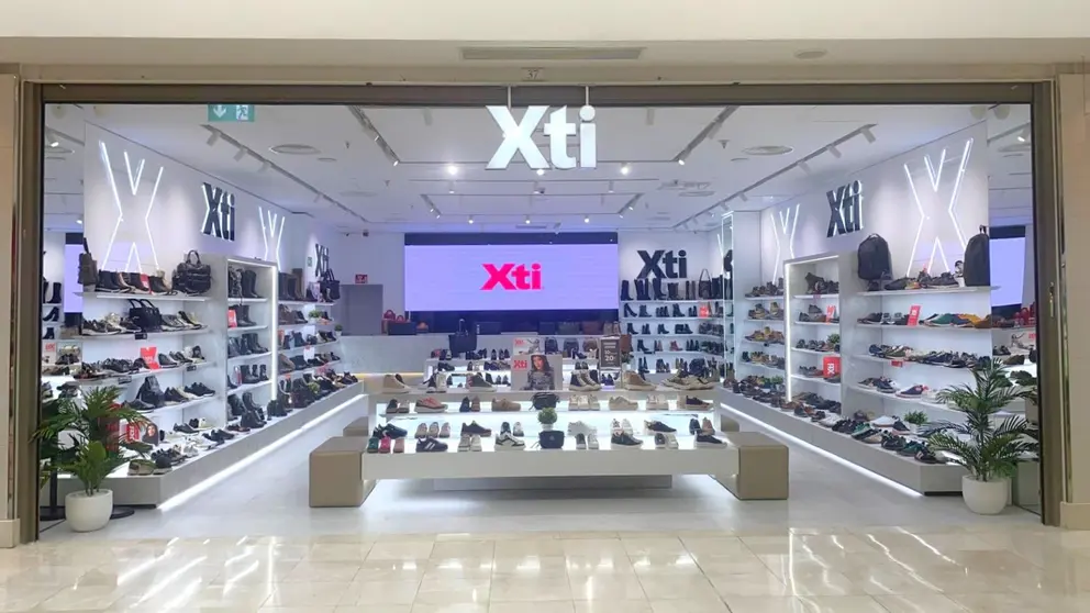 Tienda de calzado XTI en centro comercial Plaza Loranca 2