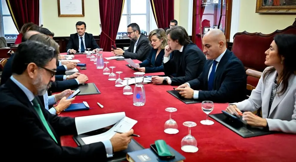 Bruno Garc&iacute;a presidiendo la &uacute;ltima Junta de Gobierno Local en C&aacute;diz
