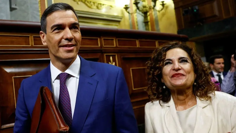 El presidente Pedro S&aacute;nchez, junto a la vicepresidenta Mar&iacute;a Jes&uacute;s Montero