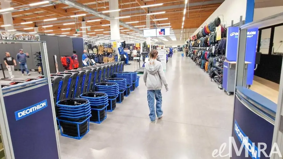 Puerta de Decathlon, en Jerez