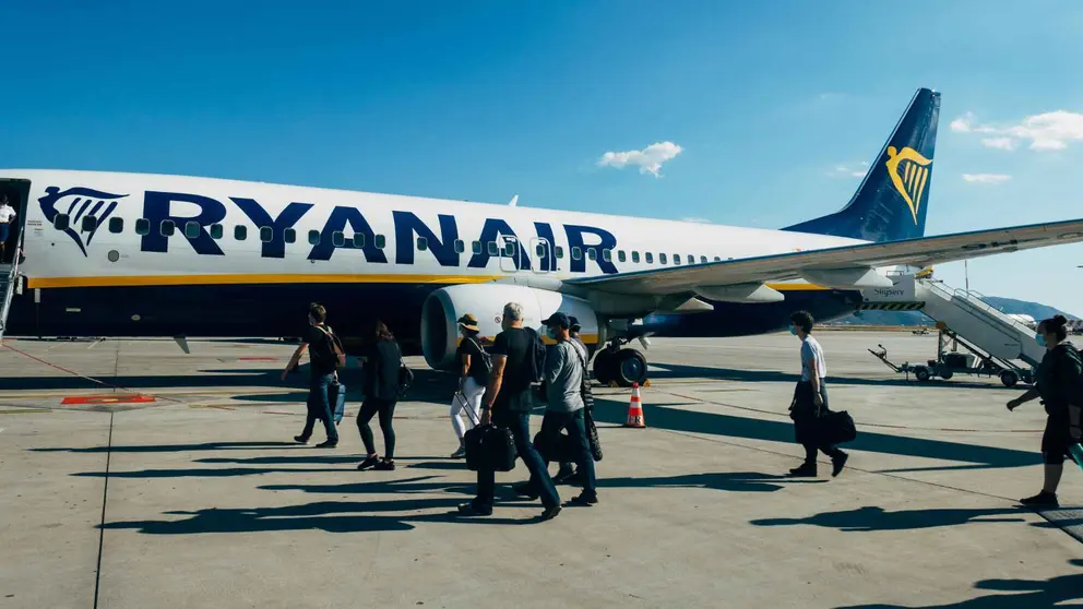 Un avi&oacute;n de Ryanair en una foto de archivo
