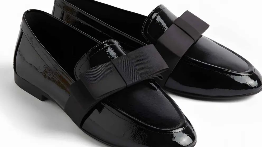 Mocasines de charol con lazo en Parfois