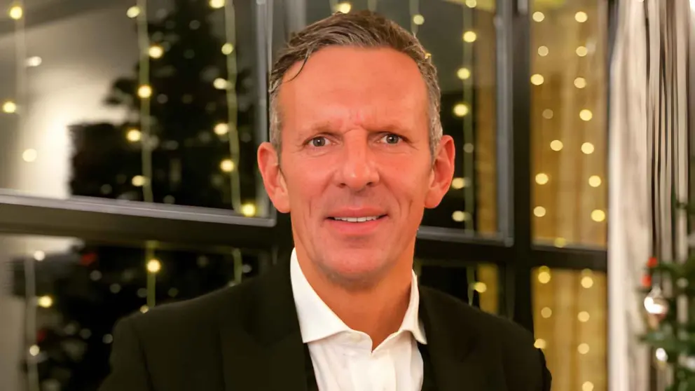 Joaqu&iacute;n Prat posa en el sal&oacute;n de su casa | @joaquinprat