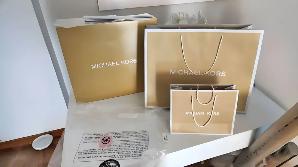 Bolsas y paquete de la marca Michael Kors