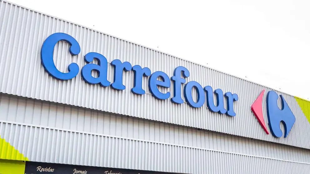 Exterior de un hipermercado Carrefour