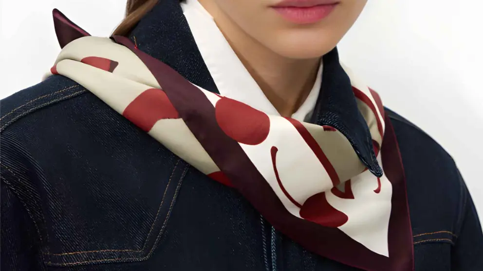 Pa&ntilde;uelo cuadrado estampado de Parfois