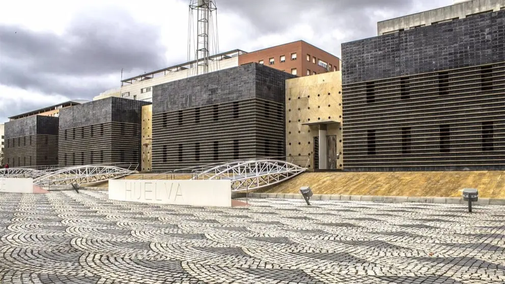 Edificio de Aguas de Huelva, en una imagen de archivo