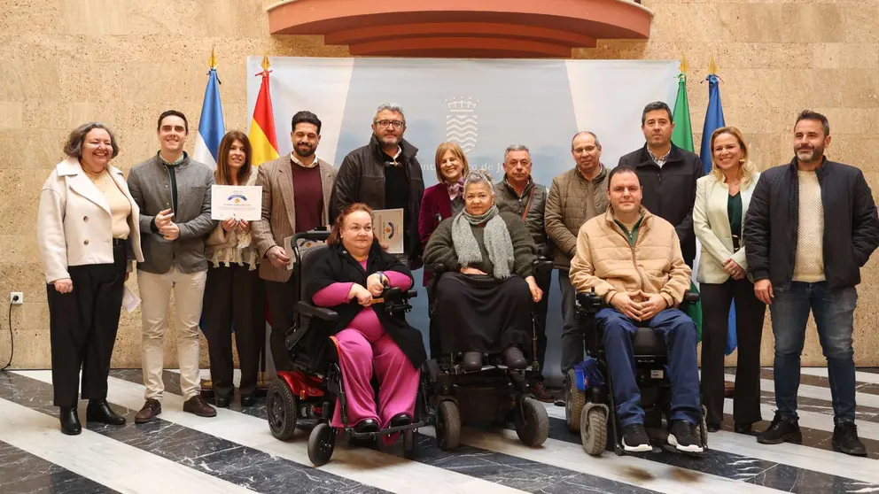 Homenaje de la Asociaci&oacute;n Adifi a los conductores de los autobuses urbanos | Cristo Garc&iacute;a